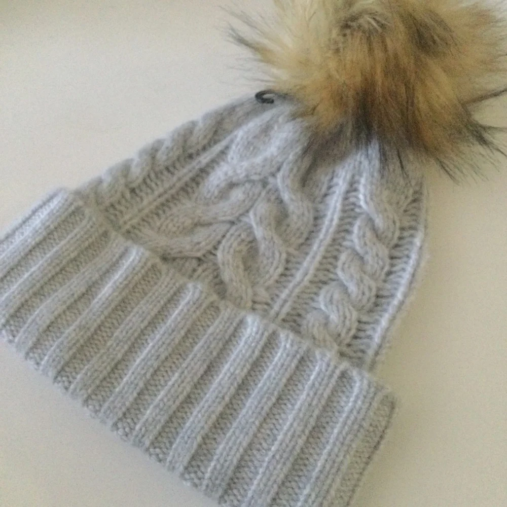 HALOGEN CASHMERE CABLE KNIT CUFFED BEANIE WITH FAUX FUR POMPOM HEATHER GRAY NEW